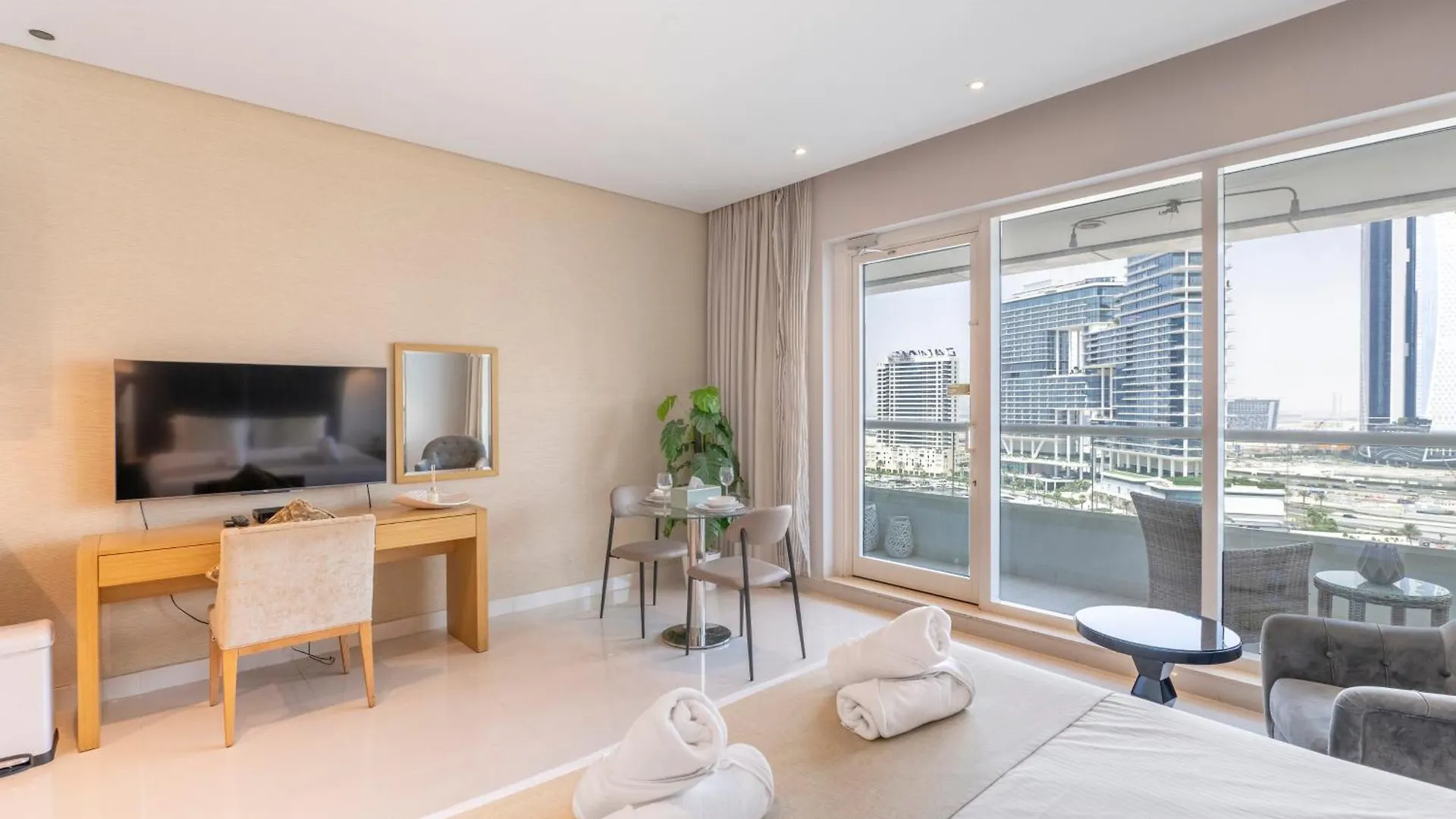 ***** Aparthotel Damac Canal Views Residences Dubai United Arab Emirates
