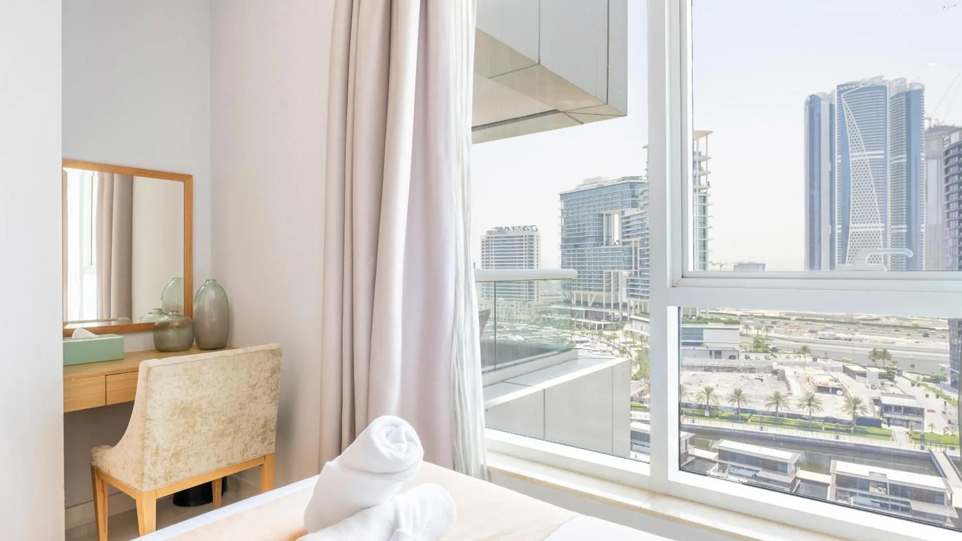 ***** Aparthotel Damac Canal Views Residences Dubai United Arab Emirates